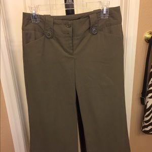 Express Design Studio Olive Capri Size 4